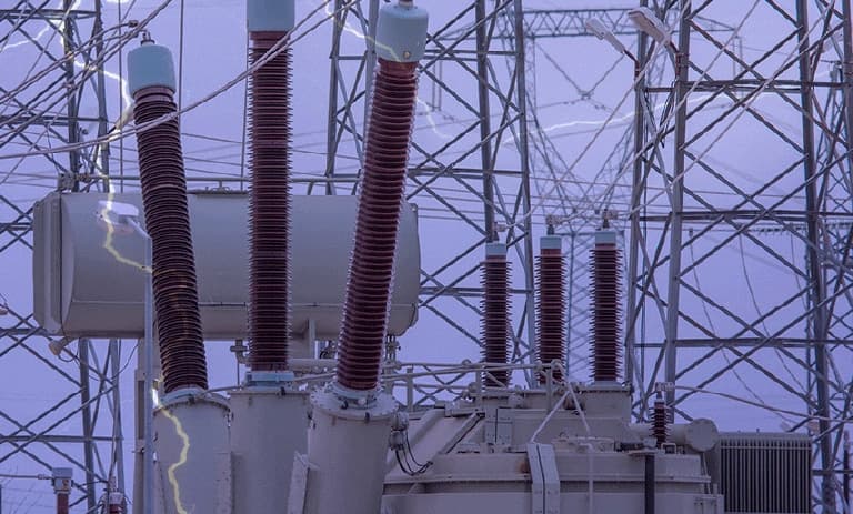 Durchführungen mit elektrischen Fehlern und Teilentladungen